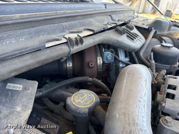 image for item DR1047 2006 Ford F550 Super Duty XL flatbed truck