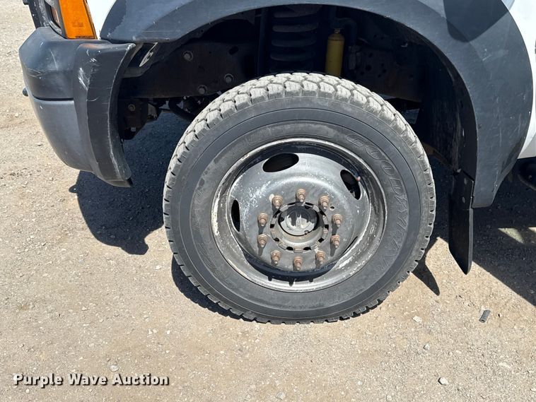 image for item DR1047 2006 Ford F550 Super Duty XL flatbed truck