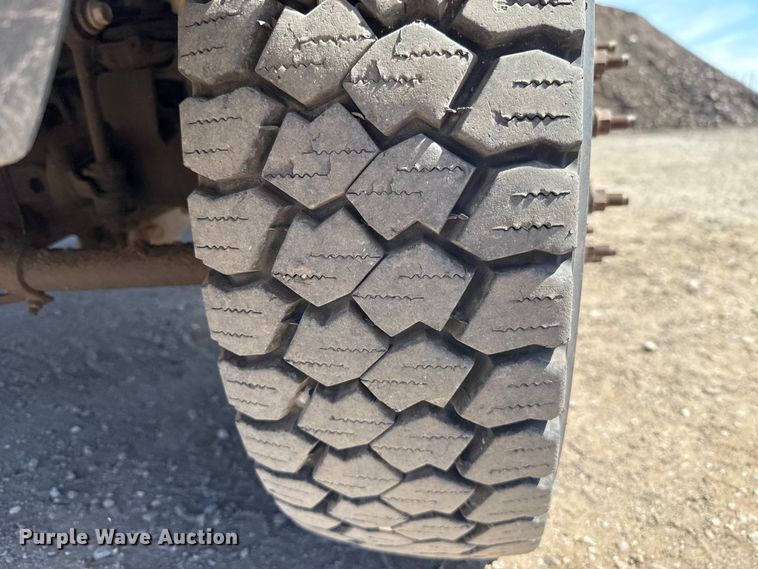 image for item DR1047 2006 Ford F550 Super Duty XL flatbed truck