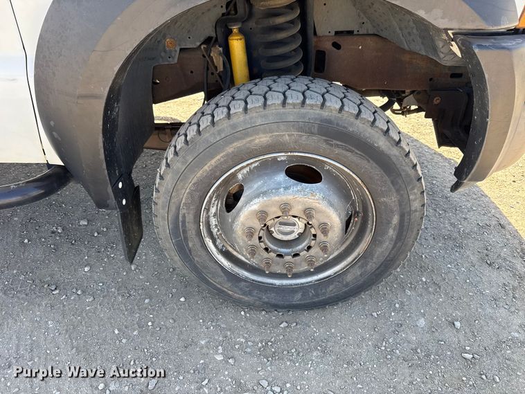 image for item DR1047 2006 Ford F550 Super Duty XL flatbed truck