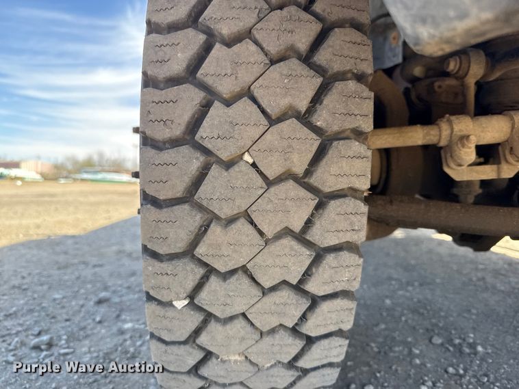 image for item DR1047 2006 Ford F550 Super Duty XL flatbed truck