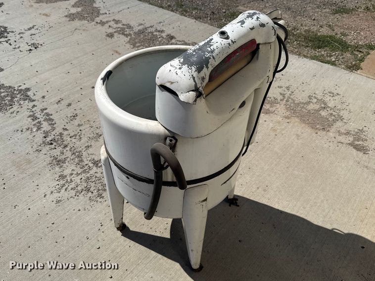 image for item DR1049 Household items