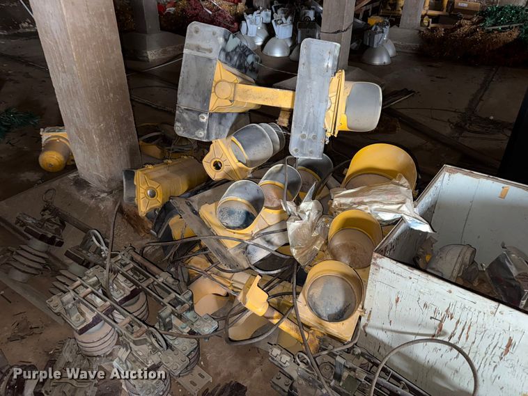 image for item DR1065 Approximately (10) traffic lights