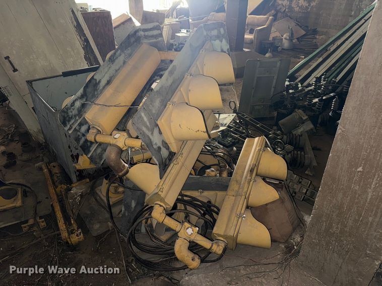 image for item DR1065 Approximately (10) traffic lights