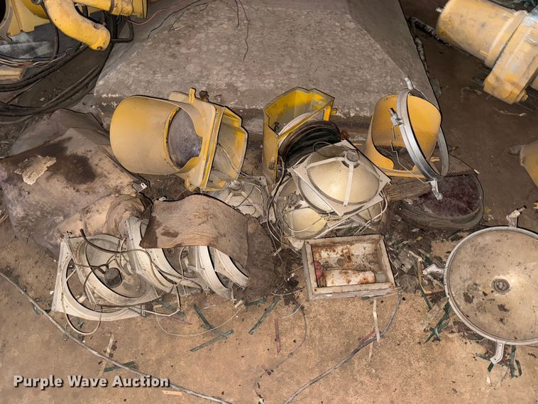 image for item DR1065 Approximately (10) traffic lights