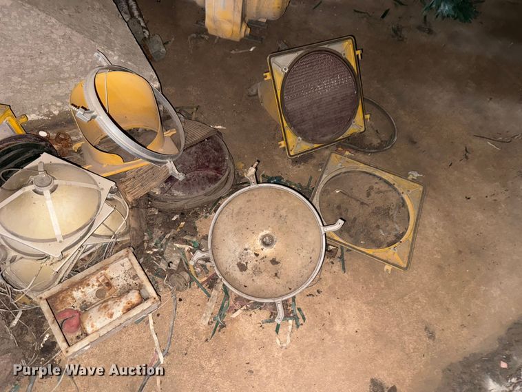 image for item DR1065 Approximately (10) traffic lights