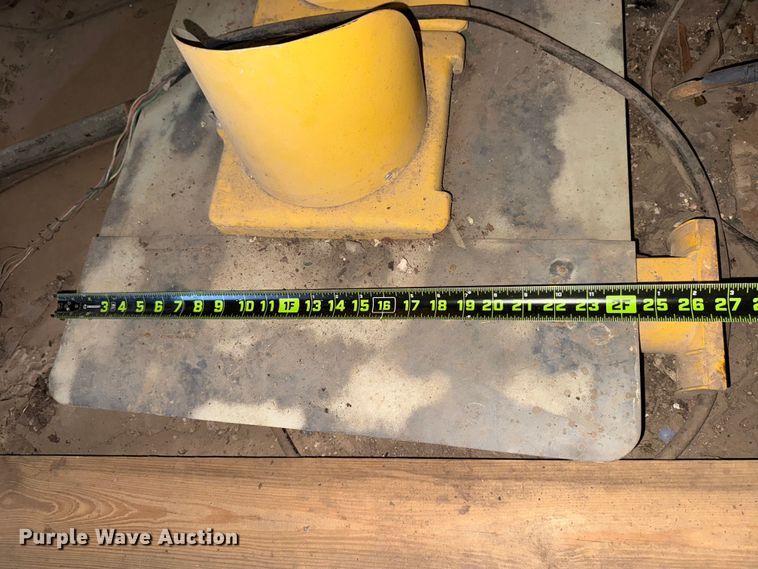 image for item DR1065 Approximately (10) traffic lights