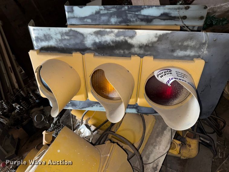 image for item DR1065 Approximately (10) traffic lights