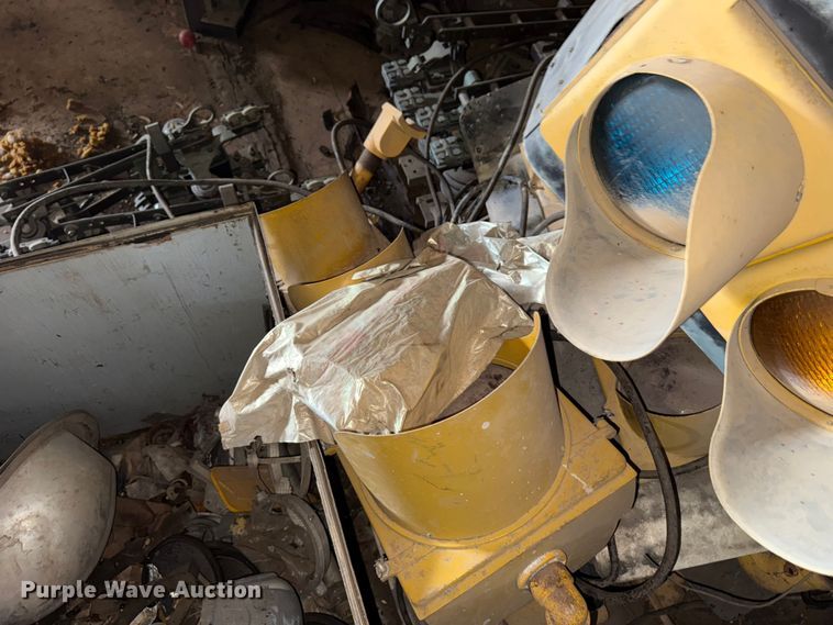 image for item DR1065 Approximately (10) traffic lights