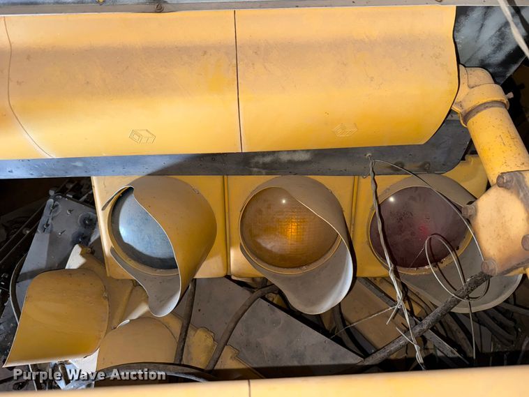 image for item DR1065 Approximately (10) traffic lights