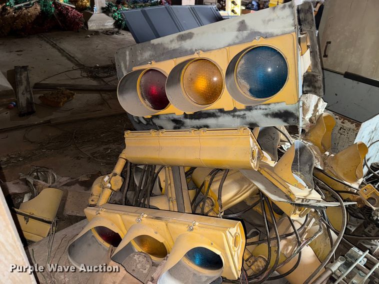 image for item DR1065 Approximately (10) traffic lights