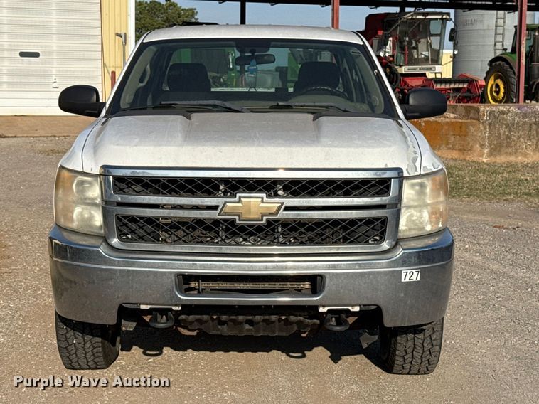 image for item DR1066 2011 Chevrolet Silverado 2500HD Crew Cab pickup truck