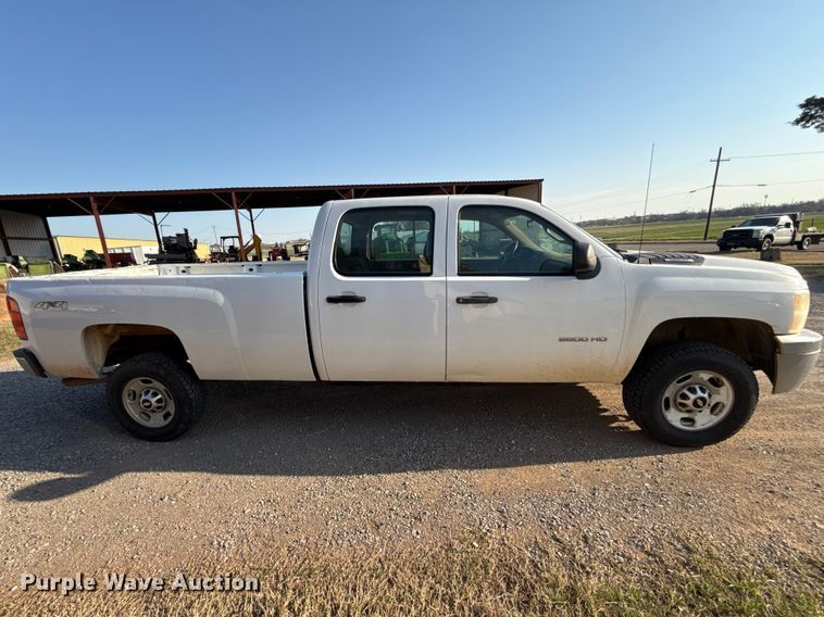 image for item DR1066 2011 Chevrolet Silverado 2500HD Crew Cab pickup truck
