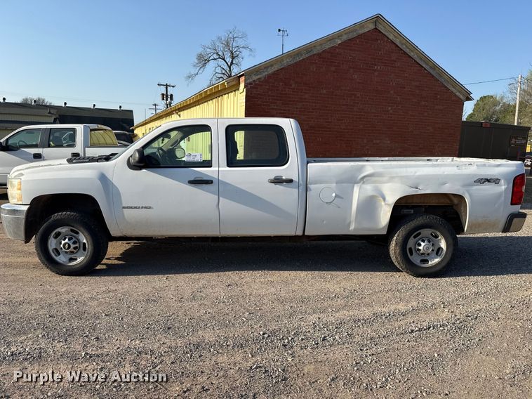 image for item DR1066 2011 Chevrolet Silverado 2500HD Crew Cab pickup truck
