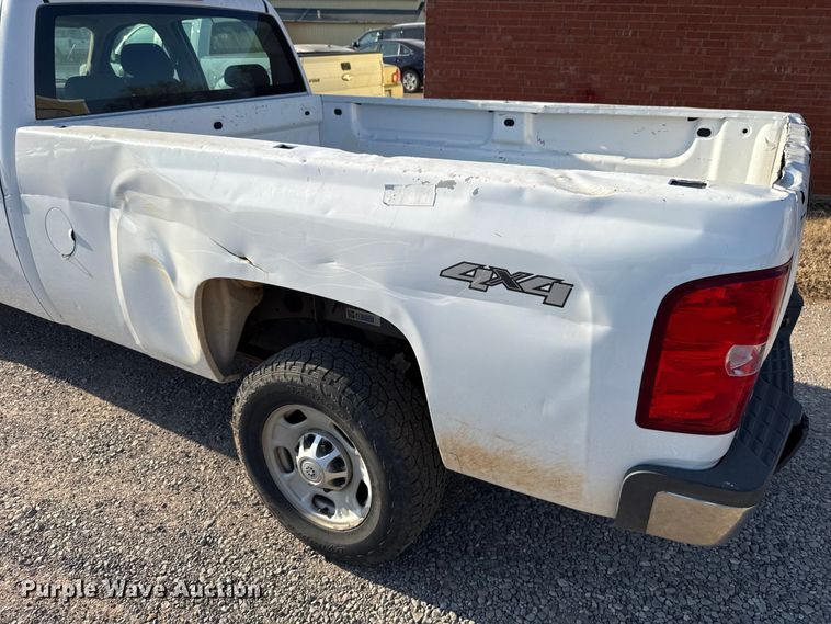 image for item DR1066 2011 Chevrolet Silverado 2500HD Crew Cab pickup truck