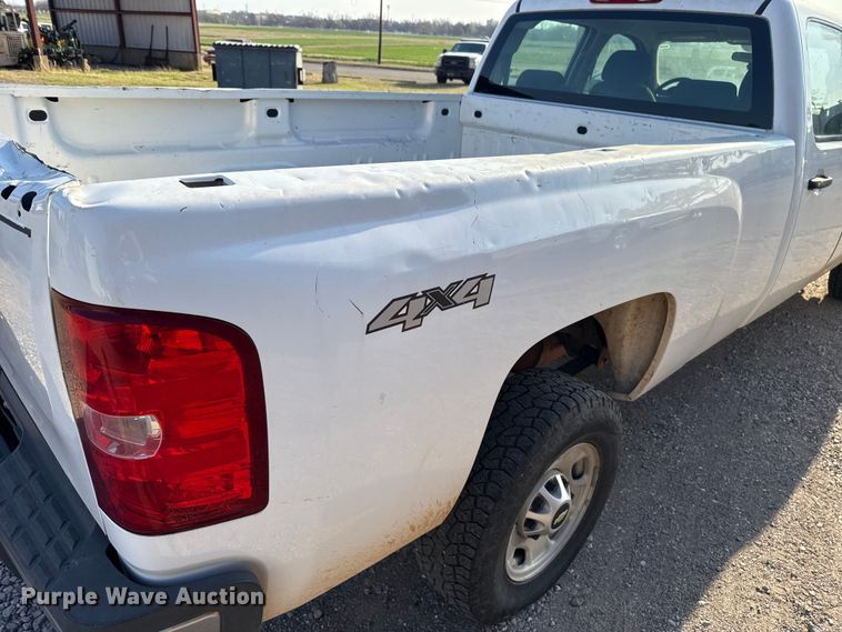 image for item DR1066 2011 Chevrolet Silverado 2500HD Crew Cab pickup truck