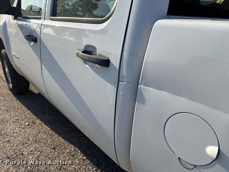 image for item DR1066 2011 Chevrolet Silverado 2500HD Crew Cab pickup truck