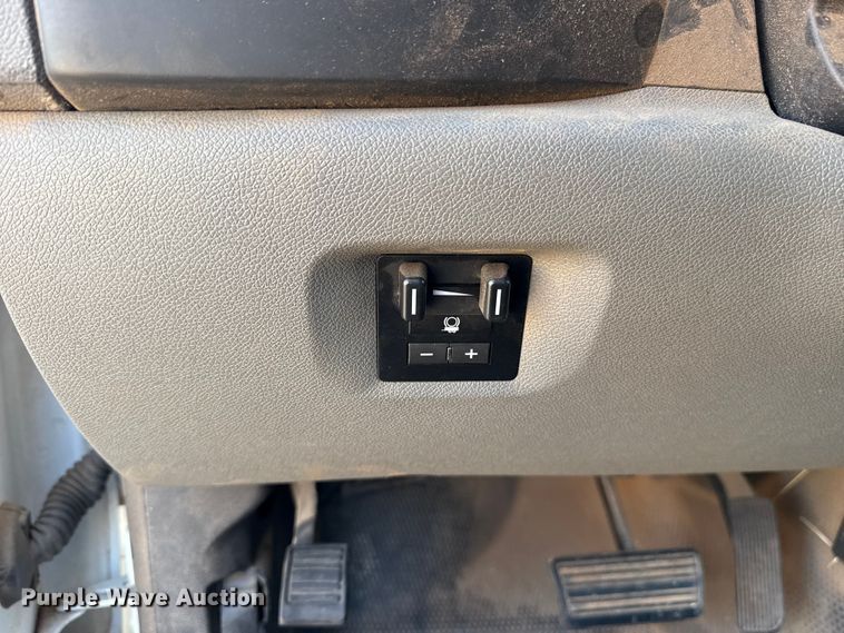image for item DR1066 2011 Chevrolet Silverado 2500HD Crew Cab pickup truck