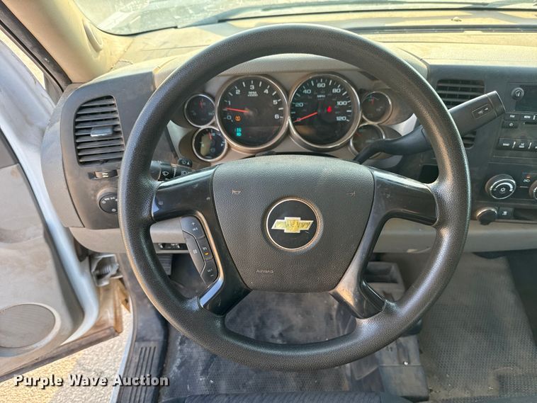 image for item DR1066 2011 Chevrolet Silverado 2500HD Crew Cab pickup truck