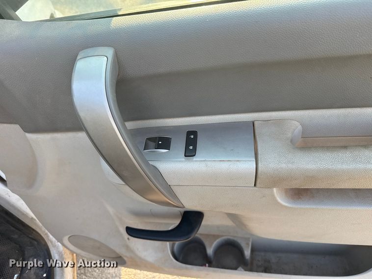 image for item DR1066 2011 Chevrolet Silverado 2500HD Crew Cab pickup truck