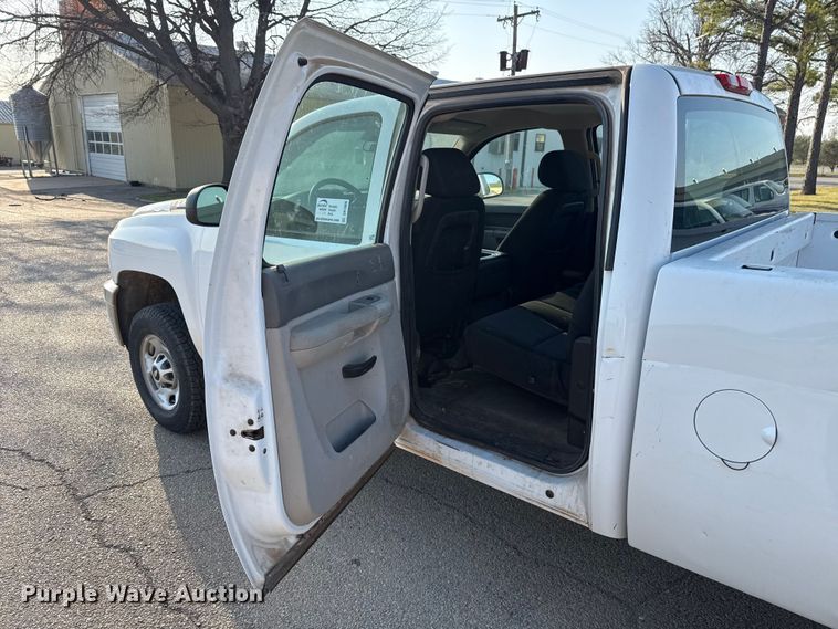 image for item DR1066 2011 Chevrolet Silverado 2500HD Crew Cab pickup truck