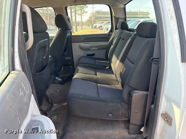 image for item DR1066 2011 Chevrolet Silverado 2500HD Crew Cab pickup truck