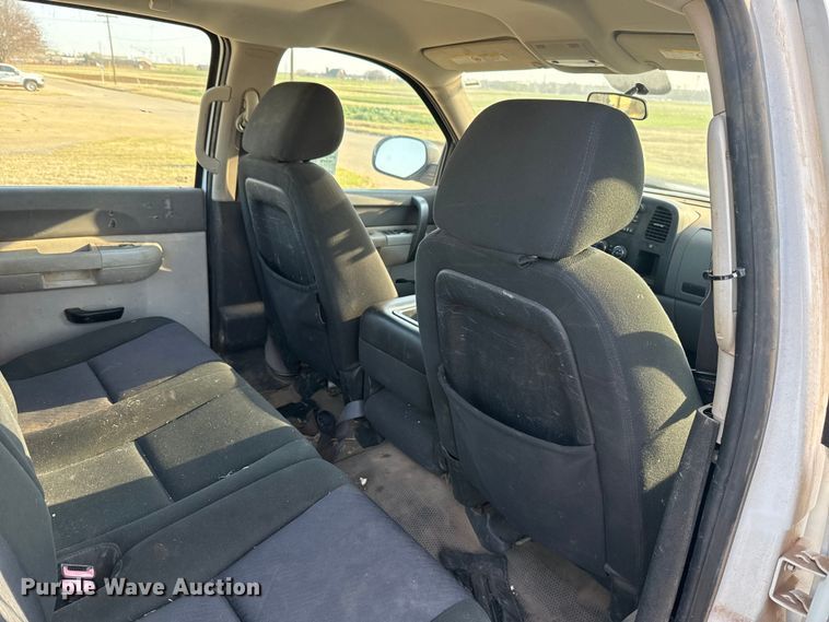 image for item DR1066 2011 Chevrolet Silverado 2500HD Crew Cab pickup truck