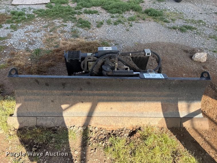 image for item DR1067 2012 Caterpillar 231-5275 skid steer dozer blade