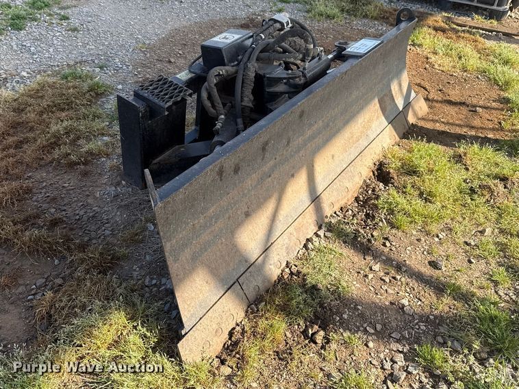 image for item DR1067 2012 Caterpillar 231-5275 skid steer dozer blade