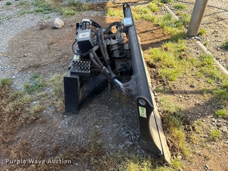 image for item DR1067 2012 Caterpillar 231-5275 skid steer dozer blade