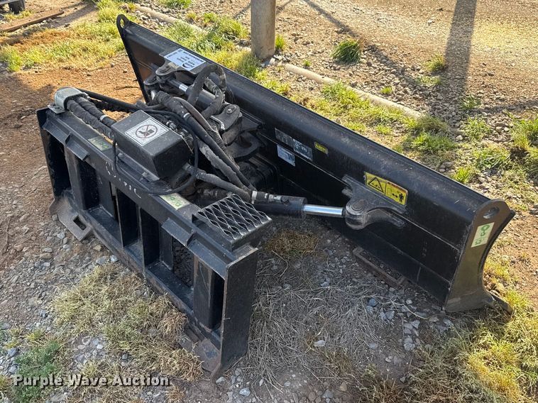 image for item DR1067 2012 Caterpillar 231-5275 skid steer dozer blade