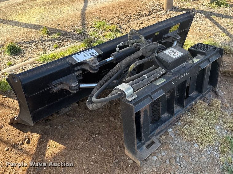 image for item DR1067 2012 Caterpillar 231-5275 skid steer dozer blade