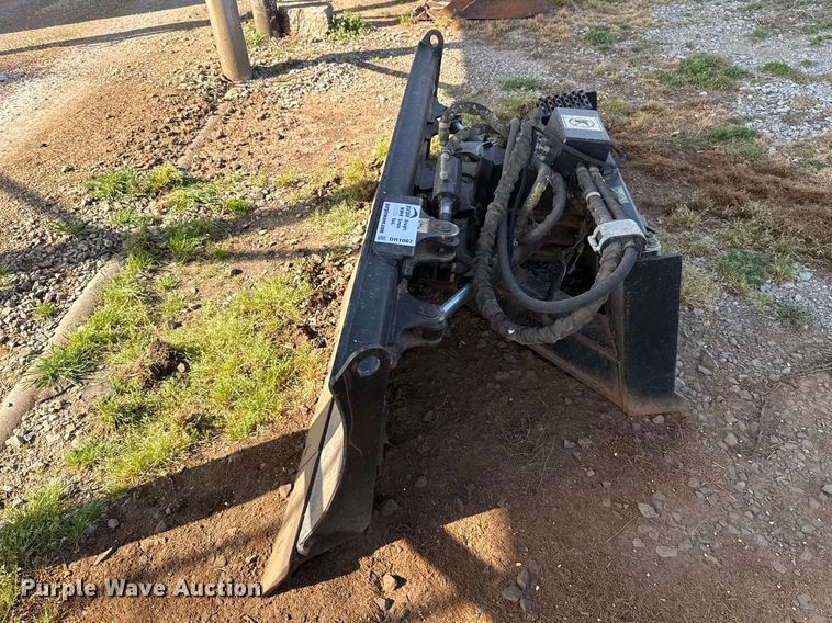 image for item DR1067 2012 Caterpillar 231-5275 skid steer dozer blade