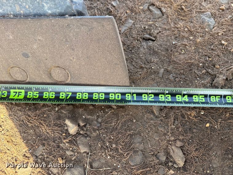 image for item DR1067 2012 Caterpillar 231-5275 skid steer dozer blade