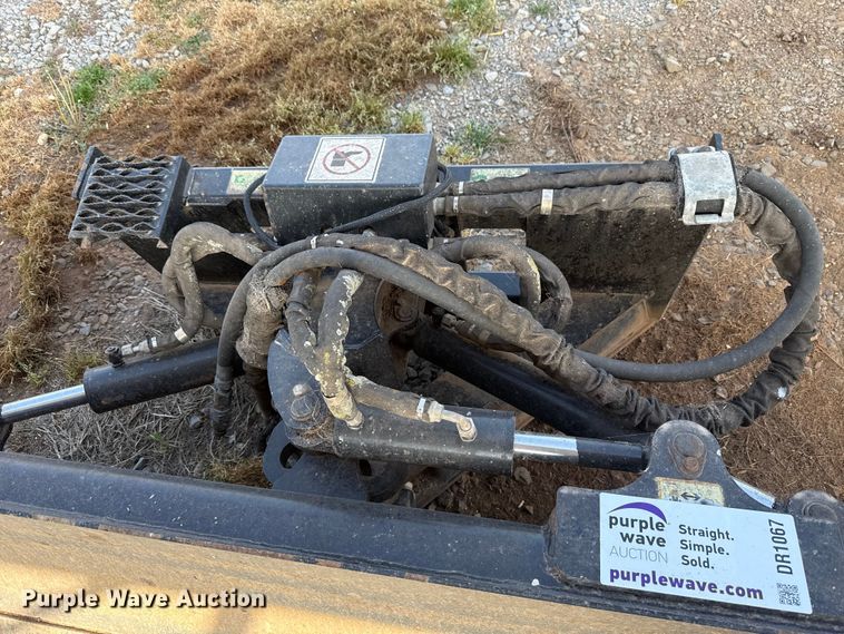 image for item DR1067 2012 Caterpillar 231-5275 skid steer dozer blade