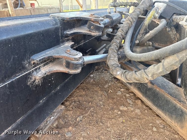 image for item DR1067 2012 Caterpillar 231-5275 skid steer dozer blade