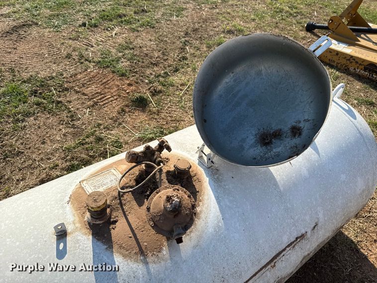 image for item DR1069 2001 National BD propane tank