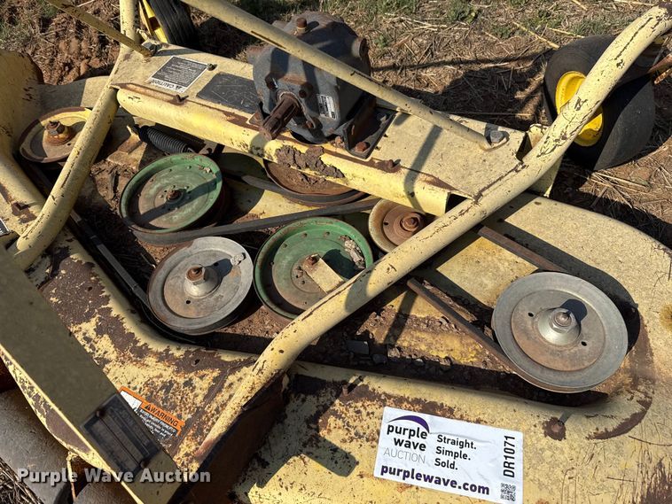 image for item DR1071 John Deere 272 finish mower