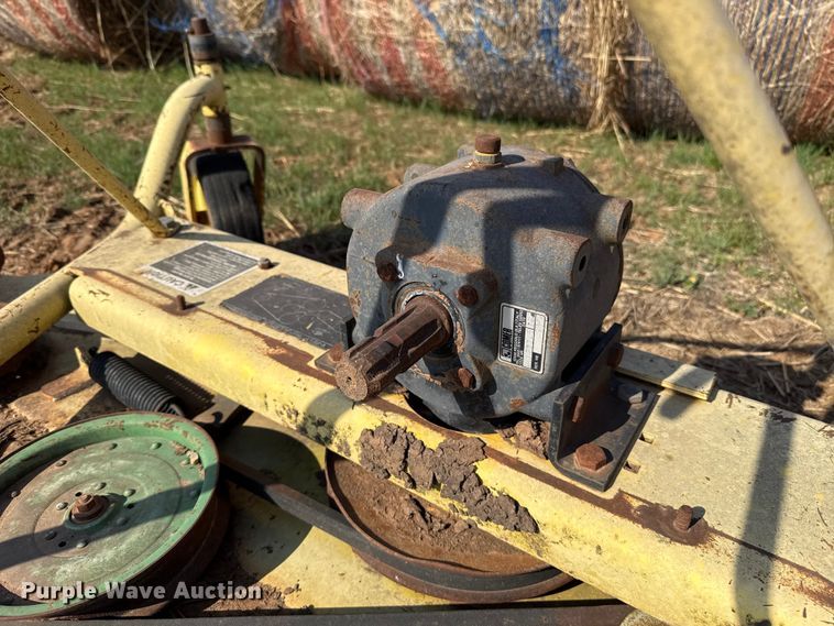 image for item DR1071 John Deere 272 finish mower