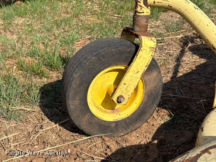 image for item DR1071 John Deere 272 finish mower