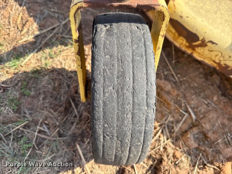 image for item DR1071 John Deere 272 finish mower