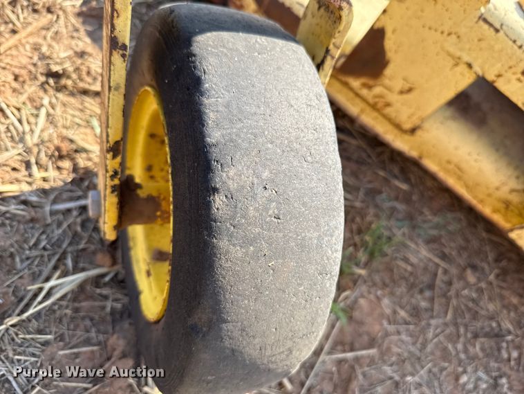 image for item DR1071 John Deere 272 finish mower