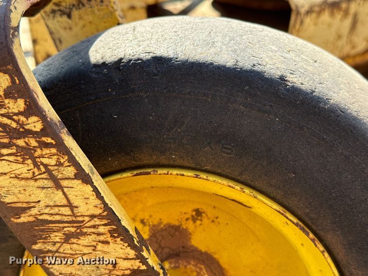 image for item DR1071 John Deere 272 finish mower