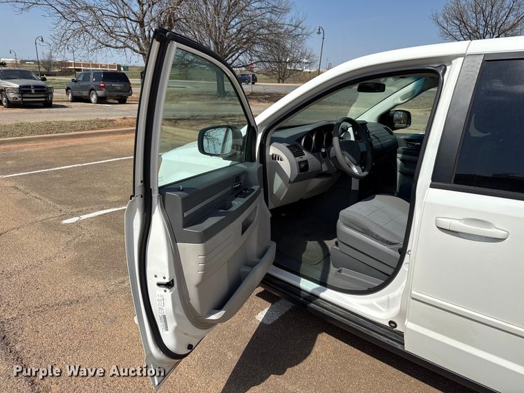 image for item DR1072 2010 Dodge Grand Caravan van