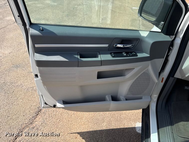 image for item DR1072 2010 Dodge Grand Caravan van