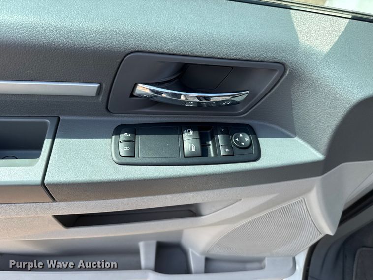 image for item DR1072 2010 Dodge Grand Caravan van