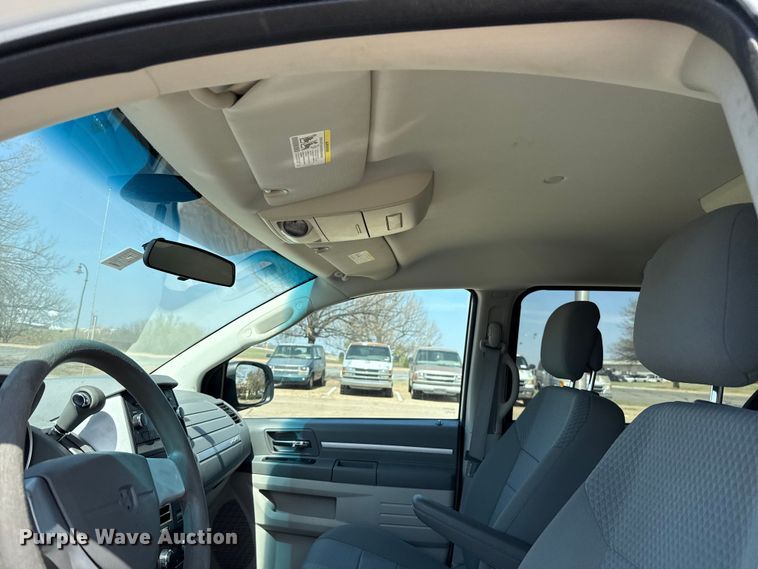 image for item DR1072 2010 Dodge Grand Caravan van