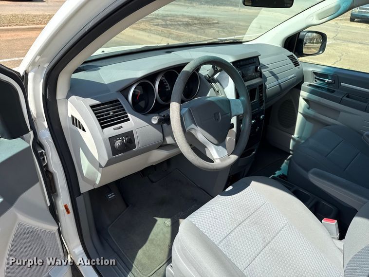 image for item DR1072 2010 Dodge Grand Caravan van