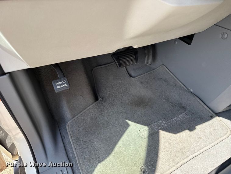 image for item DR1072 2010 Dodge Grand Caravan van