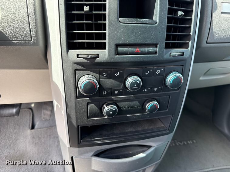 image for item DR1072 2010 Dodge Grand Caravan van